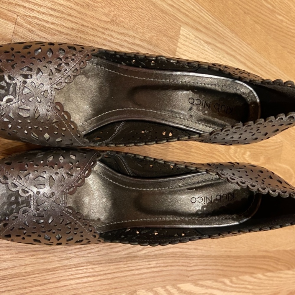 Pumps - Picture 2 of 4